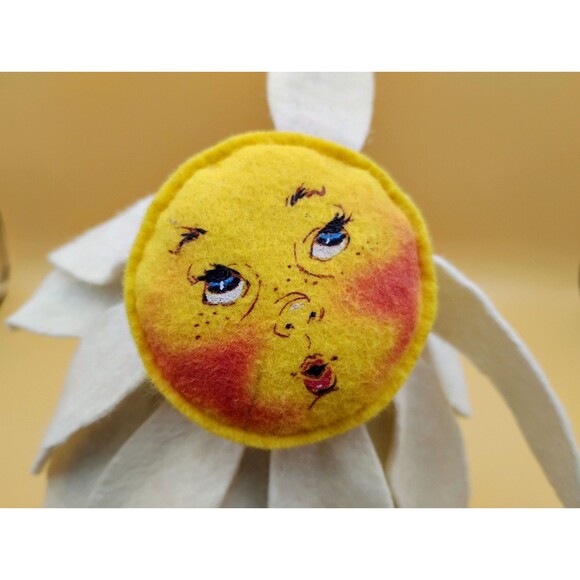 Annalee Mobilitee Vintage 1993 Standing Daisy 9"x6" with Face “Oooh Mouth” Tag - Picture 5 of 13